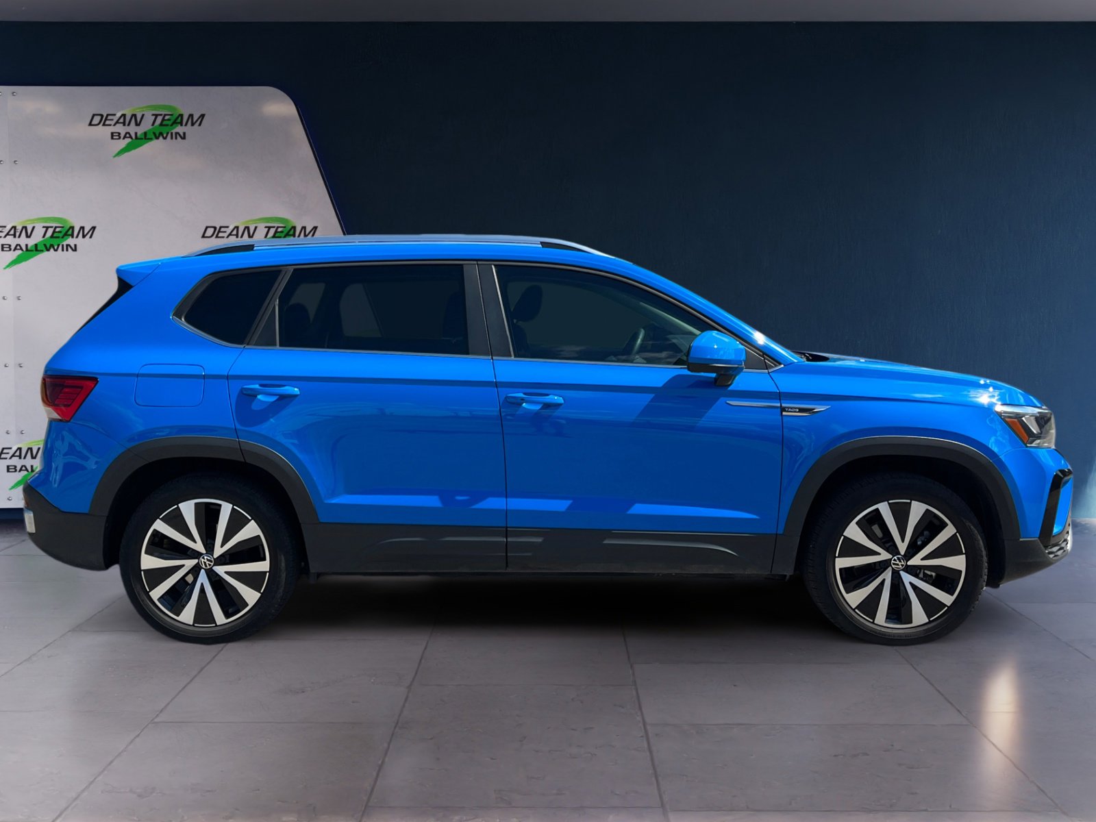 Used 2022 Volkswagen Taos SE w/ Panoramic Sunroof Package image 9