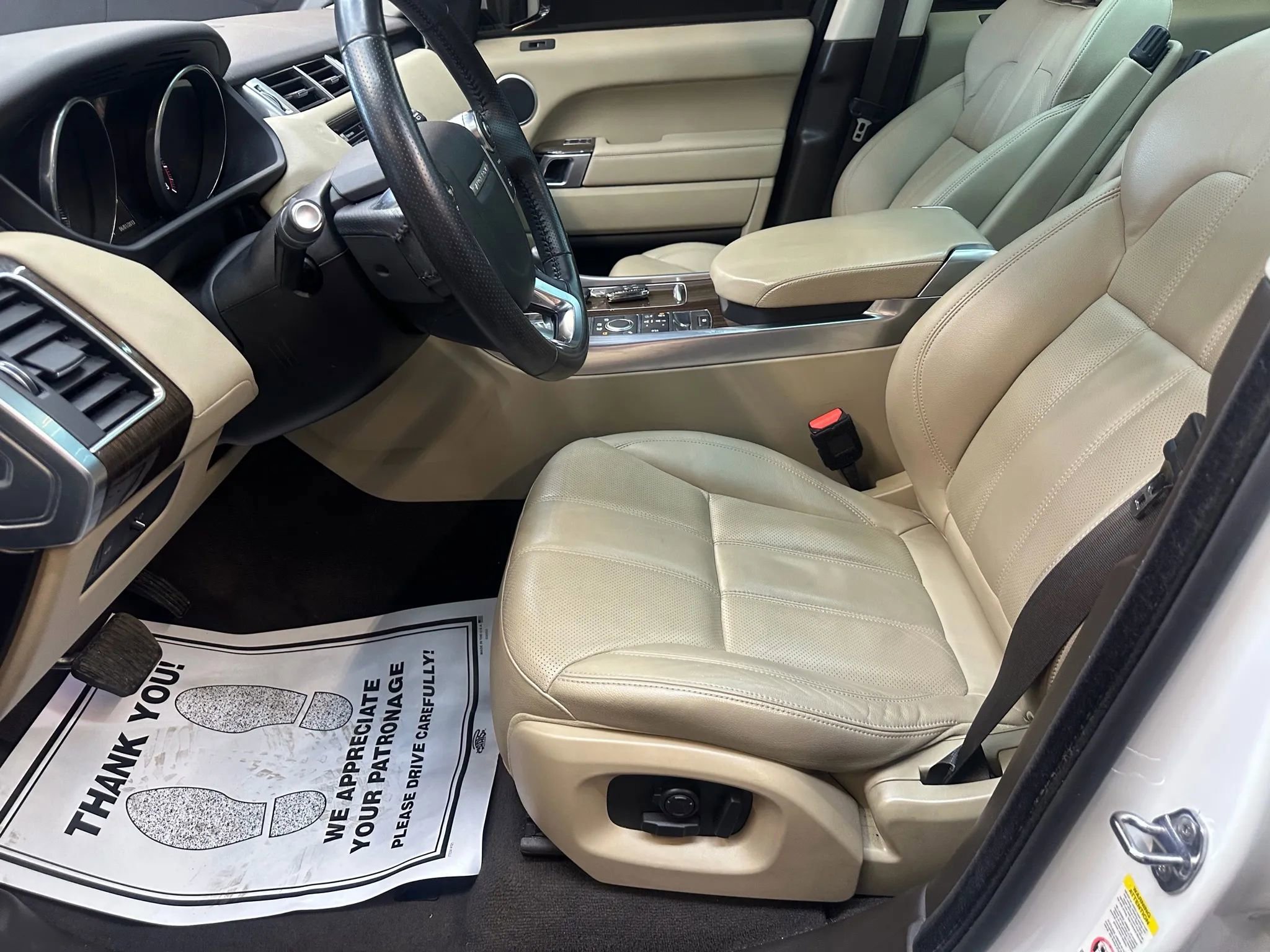 Used 2016 Land Rover Range Rover Sport SE image 18