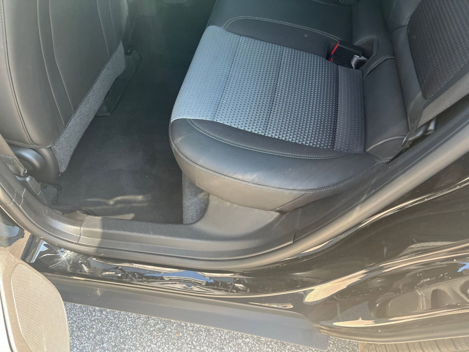 Used 2025 Chevrolet Trax LT FWD image 24
