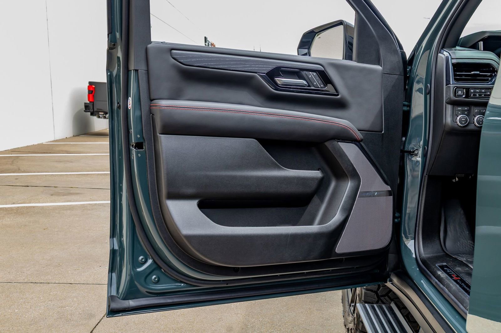 Used 2026 GMC Yukon XL AT4 Ultimate w/ LPO, Floor Liner Package image 39