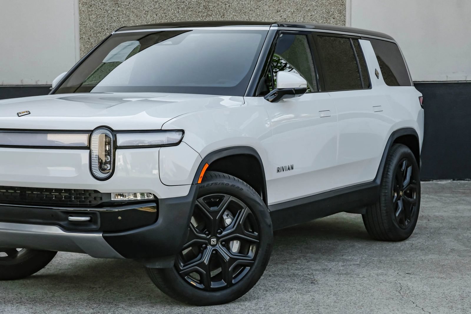 Used 2024 Rivian R1S Adventure AWD/4WD image 6