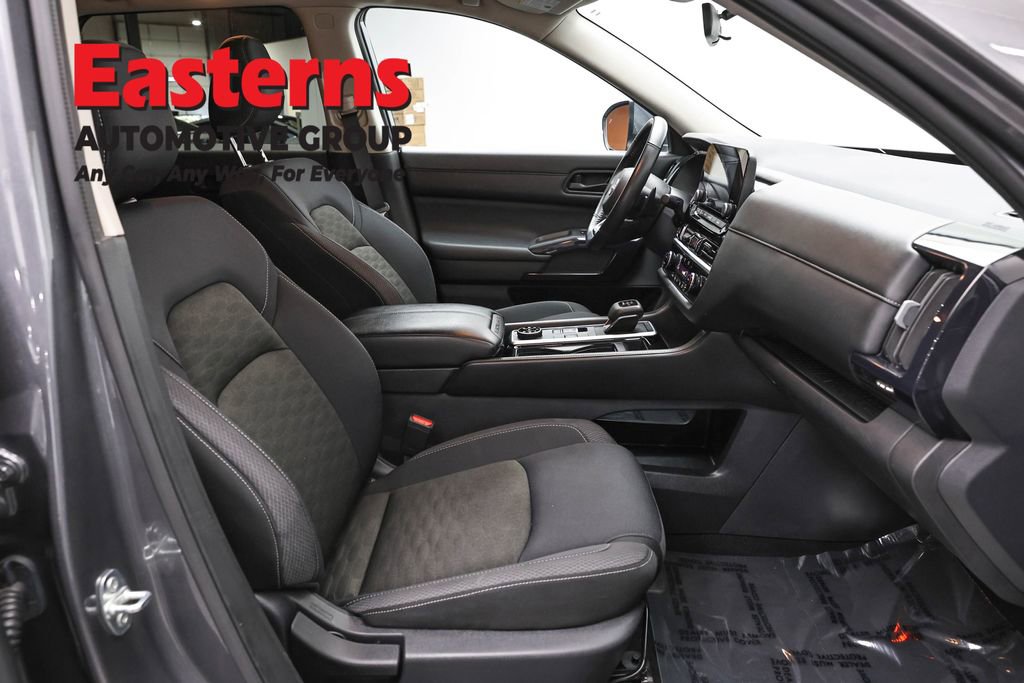 Used 2024 Nissan Pathfinder SV image 22