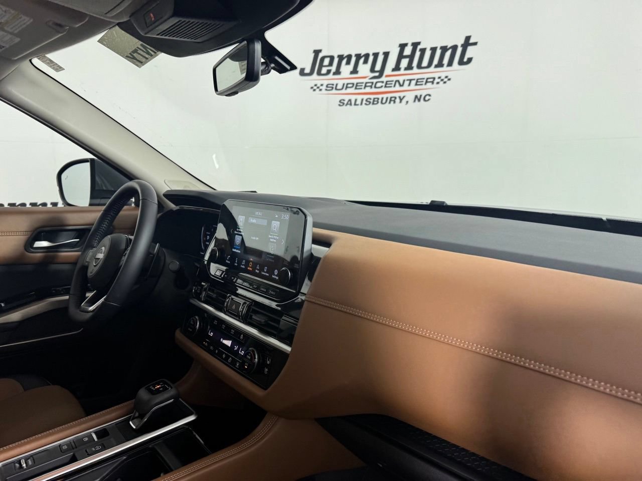 Used 2025 Nissan Pathfinder Platinum w/ Cargo Package FWD image 38