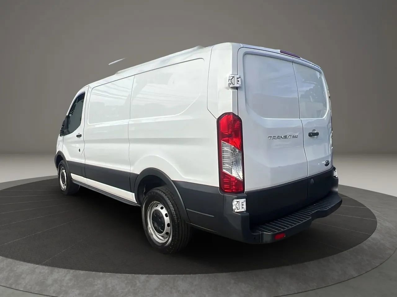 Used 2018 Ford Transit 250 130 Low Roof image 7