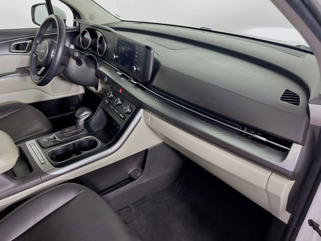 Used 2023 Kia Carnival LX image 30