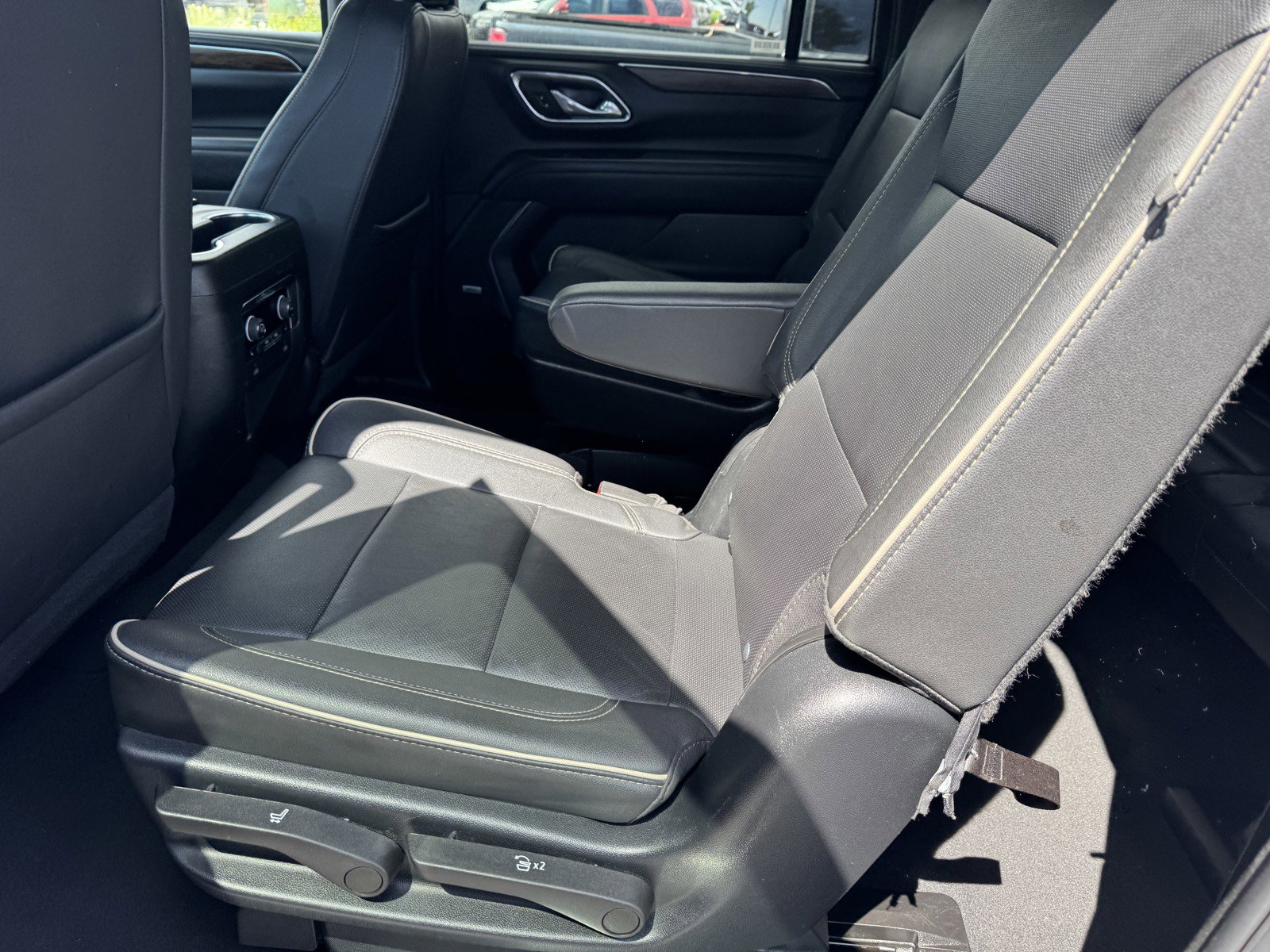 Used 2023 Chevrolet Suburban Premier image 13