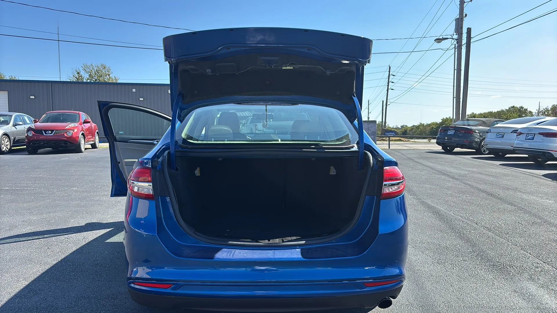 Used 2017 Ford Fusion SE w/ Fusion SE Technology Package image 16