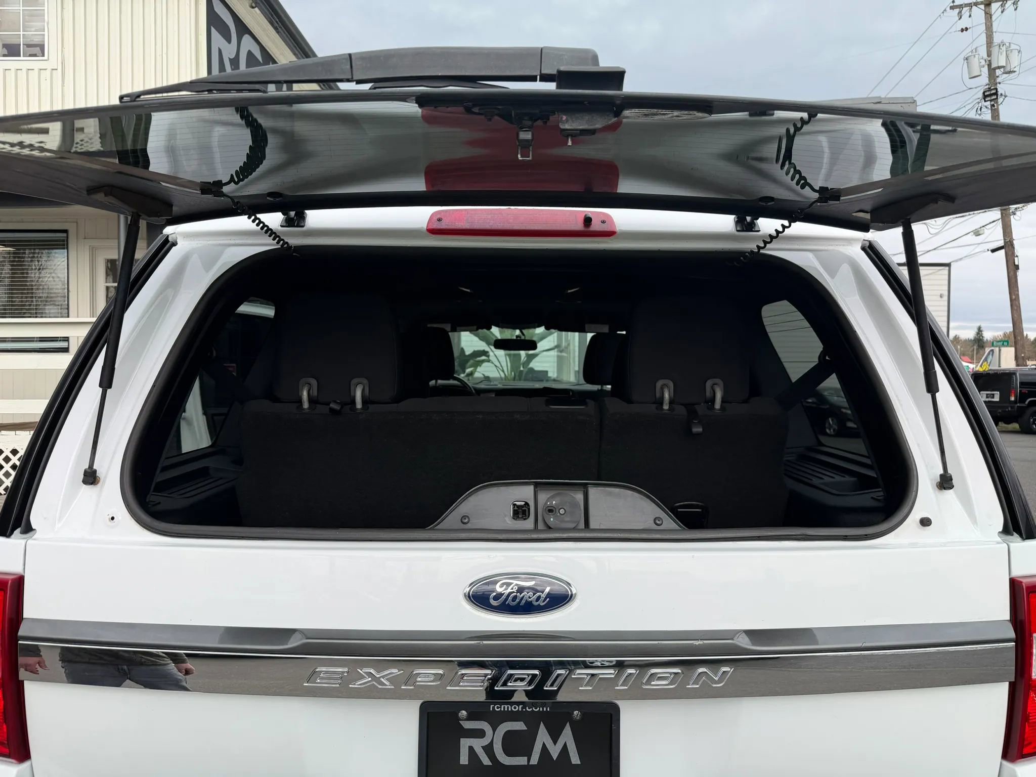 Used 2015 Ford Expedition XLT image 25