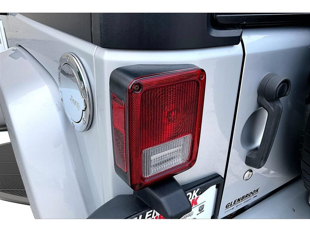 Used 2011 Jeep Wrangler Unlimited Sahara w/ Dual Top Group AWD/4WD image 36