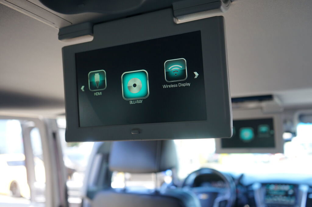 Used 2018 Chevrolet Suburban Premier AWD/4WD image 24