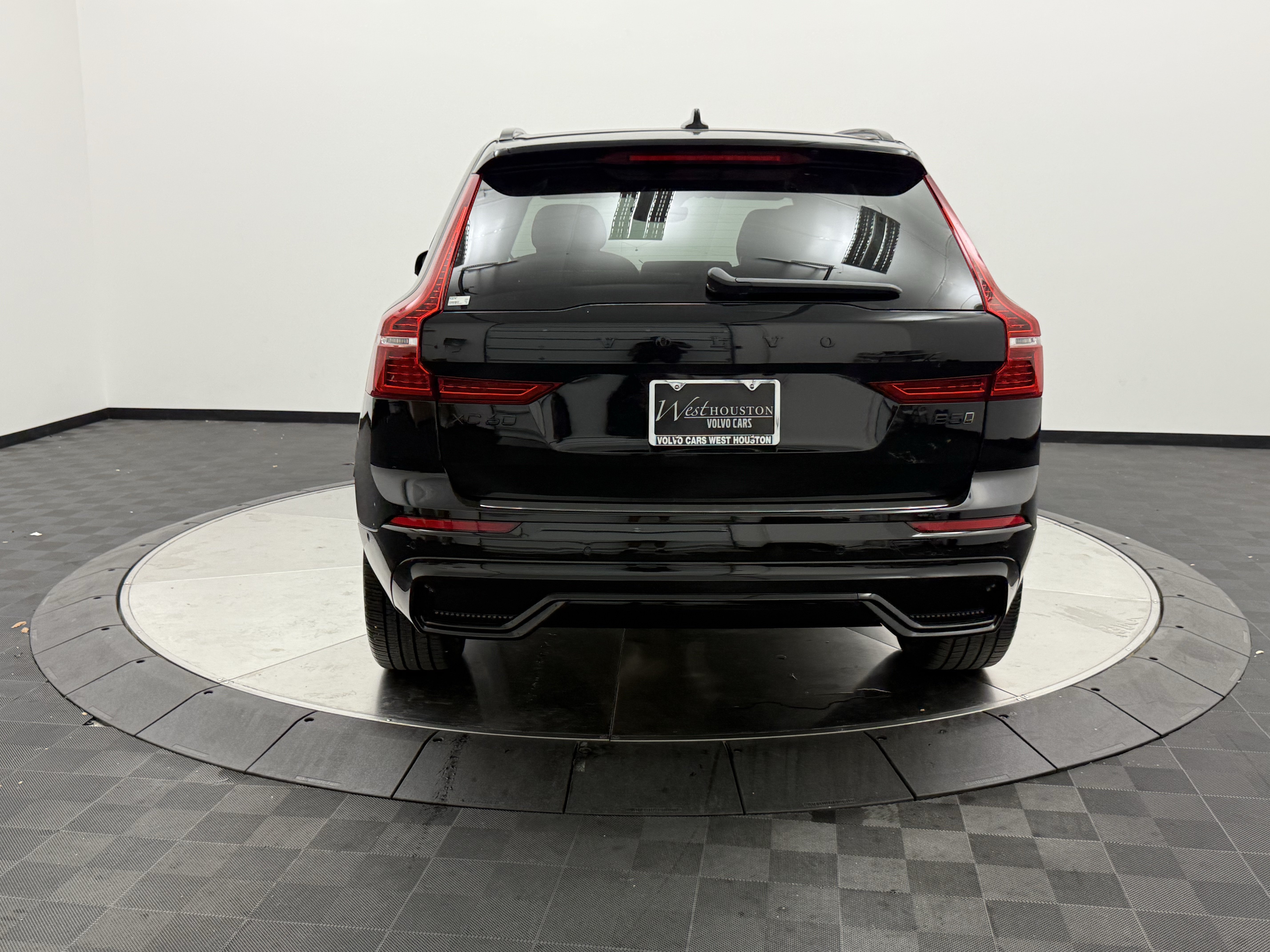 Certified 2024 Volvo XC60 B5 Ultimate AWD/4WD image 6