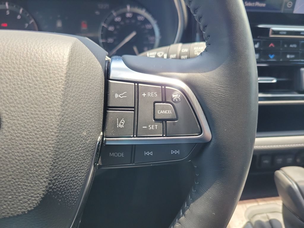 Used 2021 Toyota Highlander Limited AWD/4WD image 26