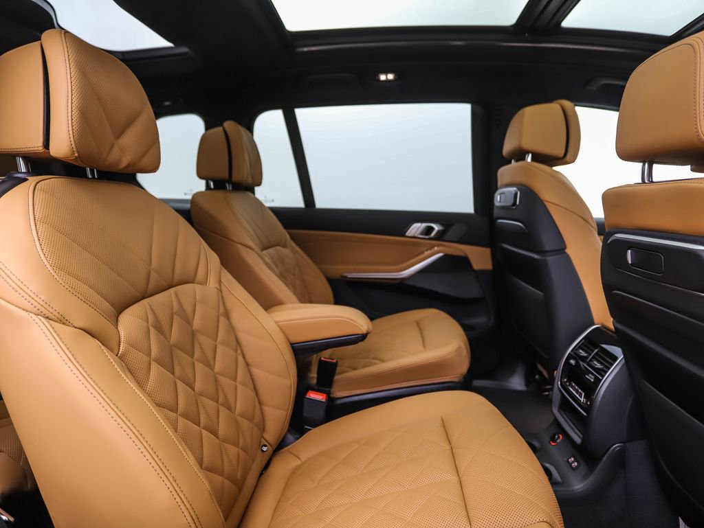 Used 2025 BMW X7 xDrive40i w/ Executive Package image 29