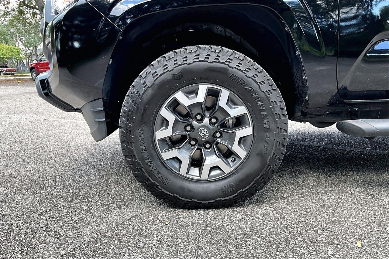 Used 2023 Toyota Tacoma SR5 RWD image 33