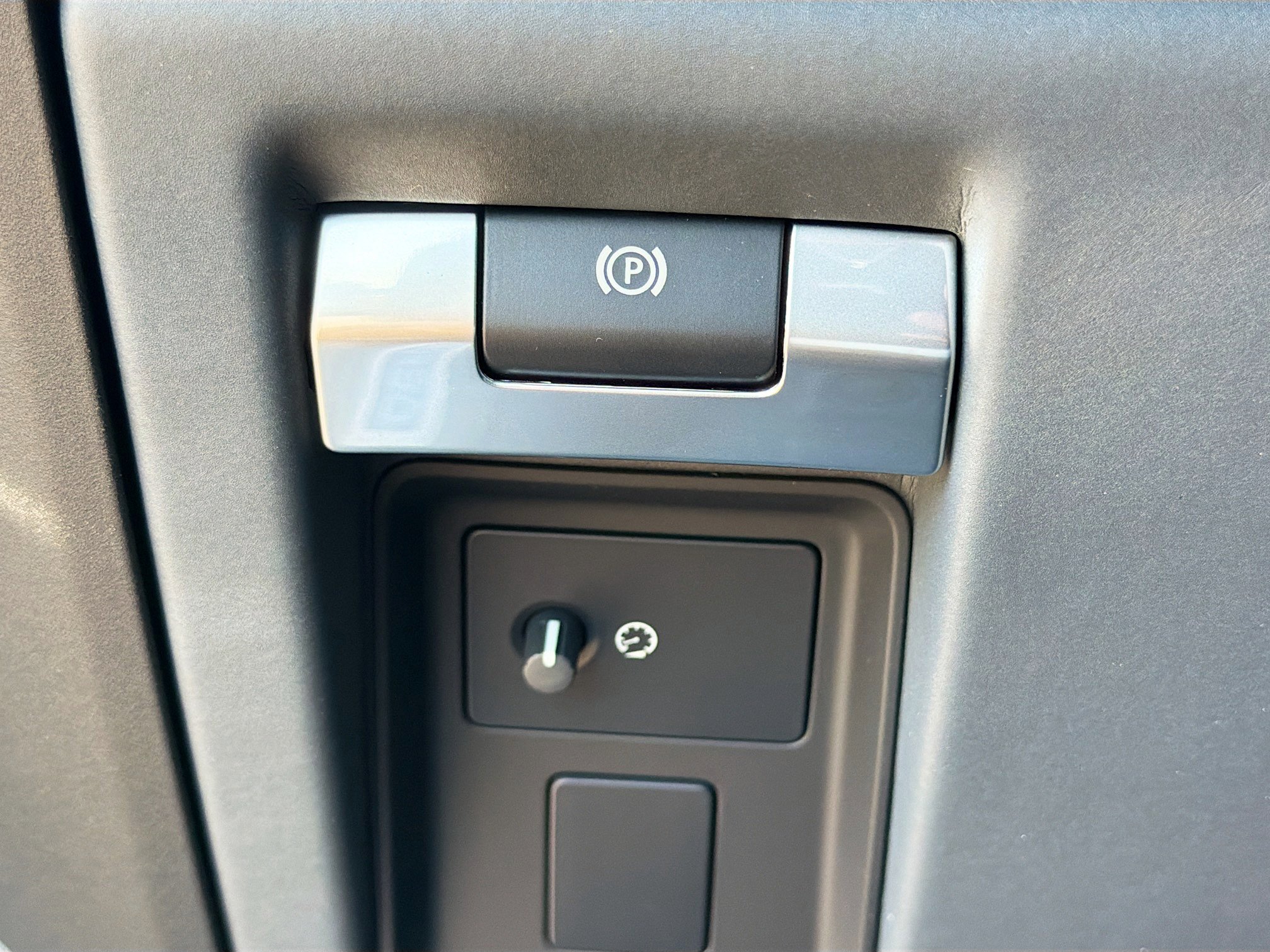 New 2026 Land Rover Defender 110 OCTA image 36