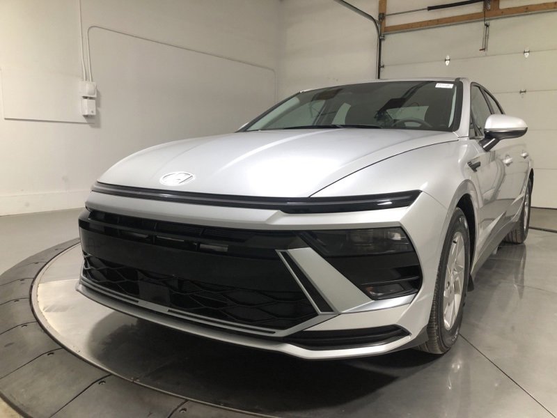 Used 2025 Hyundai Sonata SE image 3