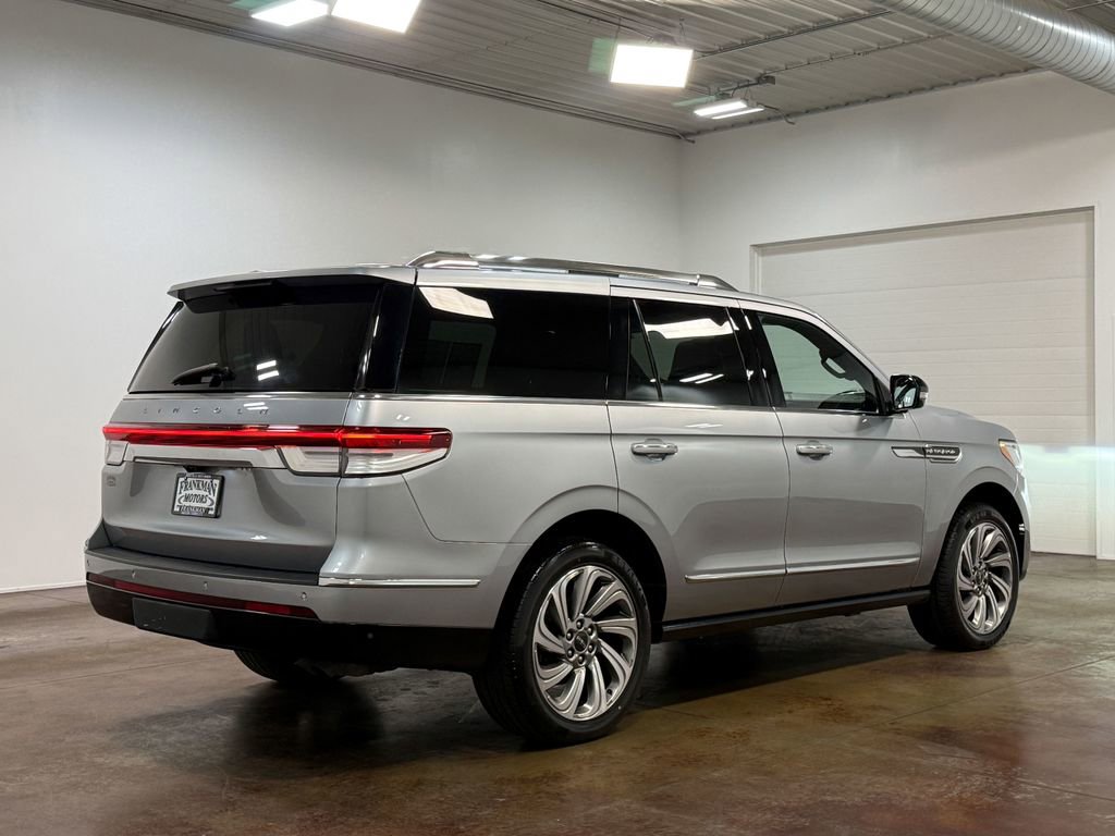 Used 2023 Lincoln Navigator Reserve image 24