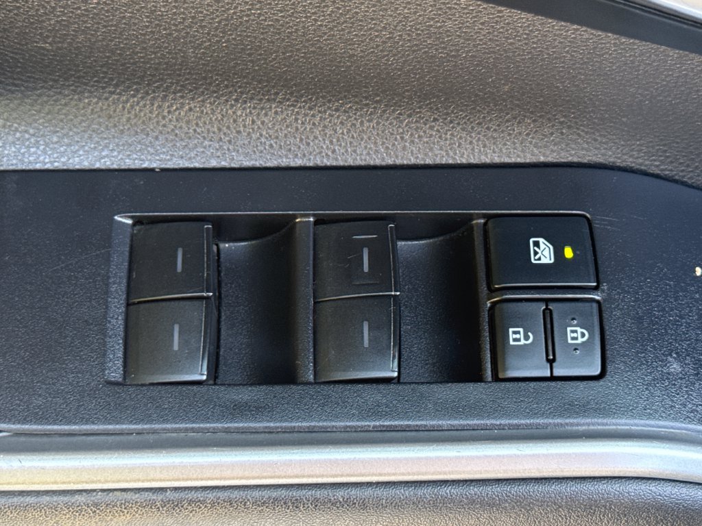 Used 2021 Toyota Highlander XLE AWD/4WD image 14