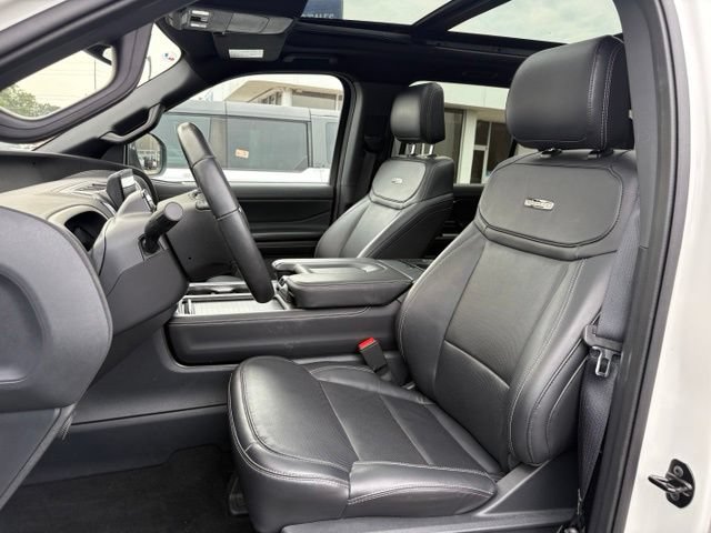 Used 2025 Ford Expedition Max Platinum w/ Stealth Appearance Package AWD/4WD image 19
