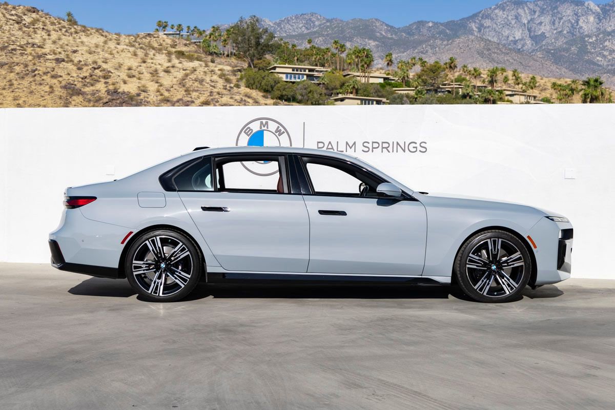 Used 2023 BMW 740i w/ Parking Assistance Package RWD image 6