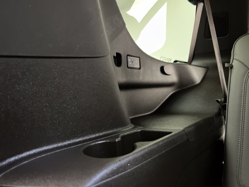 Used 2024 GMC Yukon SLT RWD image 36