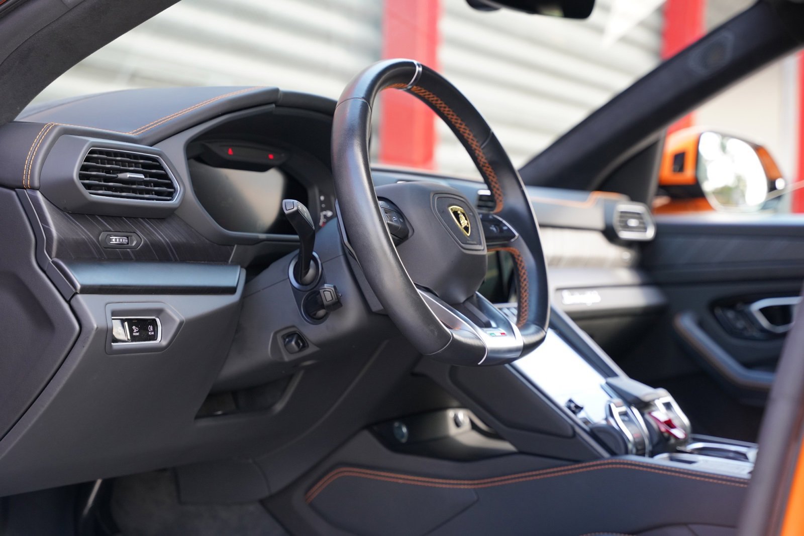 Used 2023 Lamborghini Urus S image 9