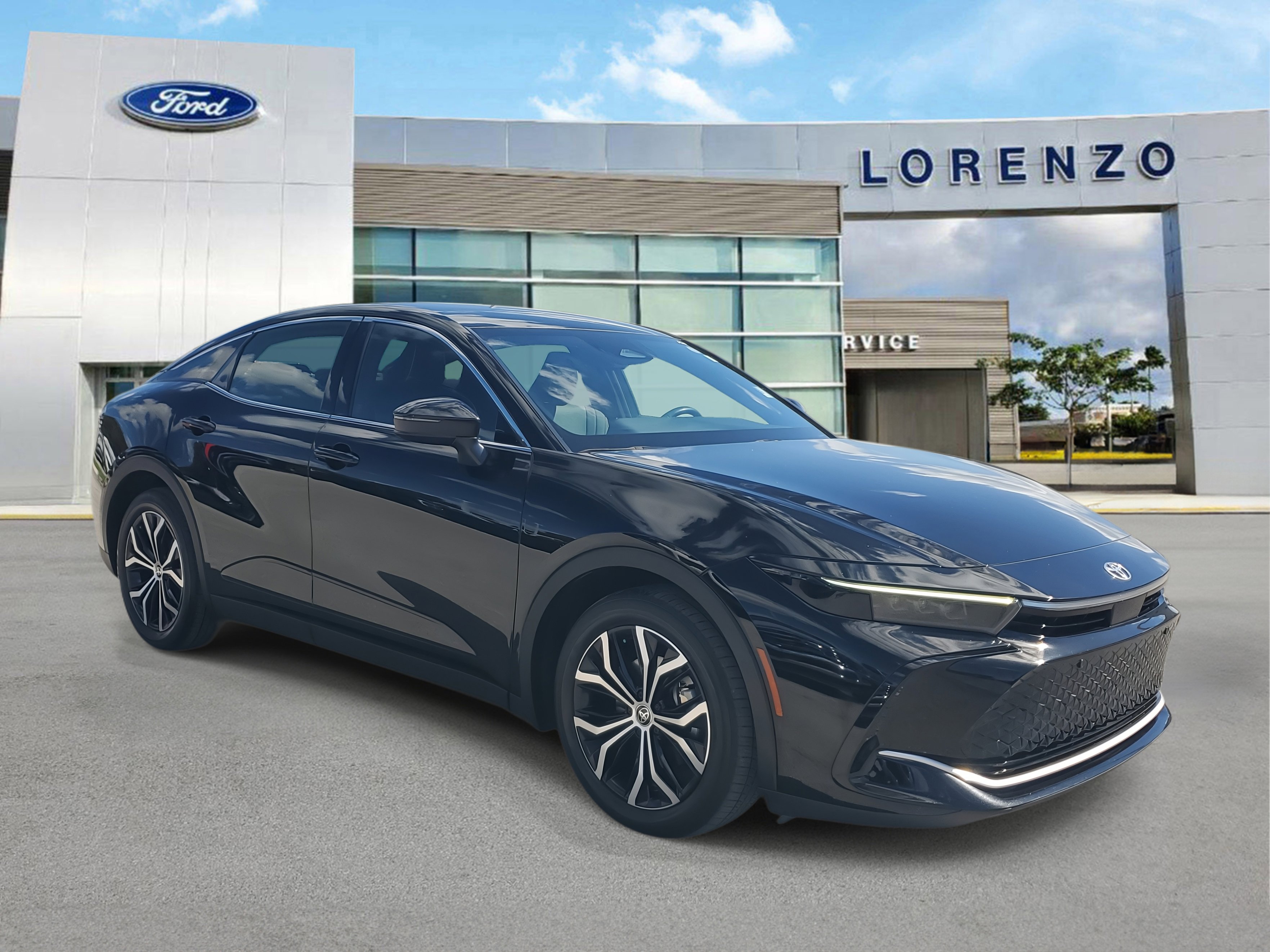 Used 2023 Toyota Crown Limited image 3