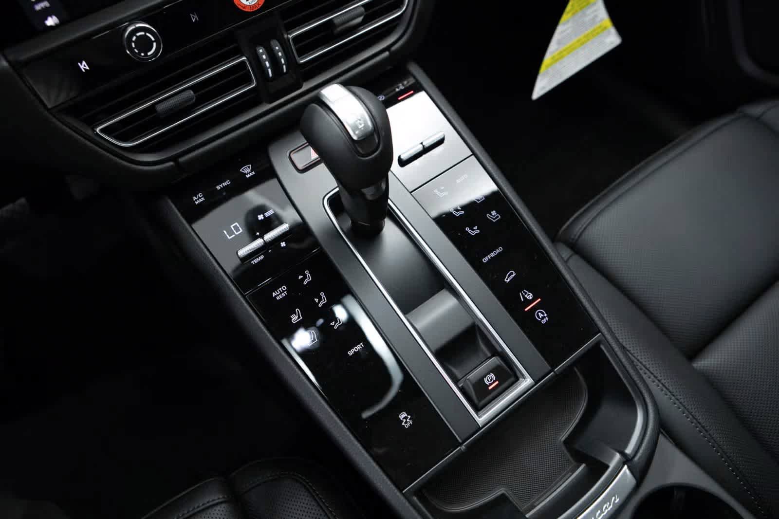 Certified 2026 Porsche Macan image 29