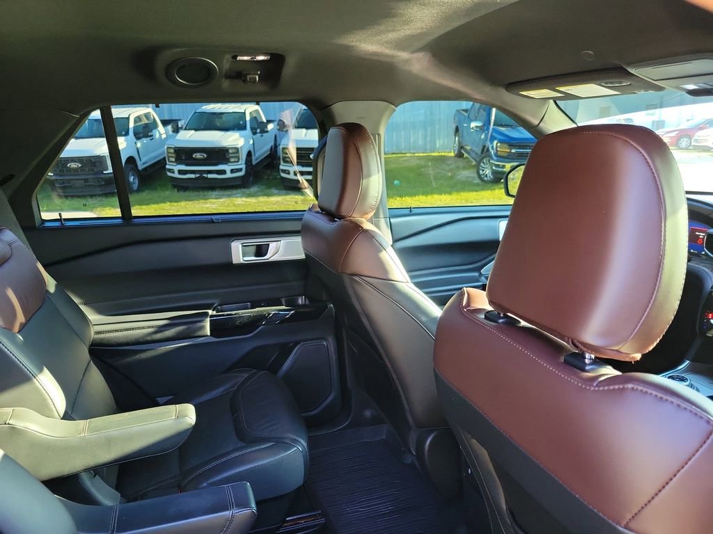 Used 2022 Ford Explorer Platinum w/ Equipment Group 601A image 34