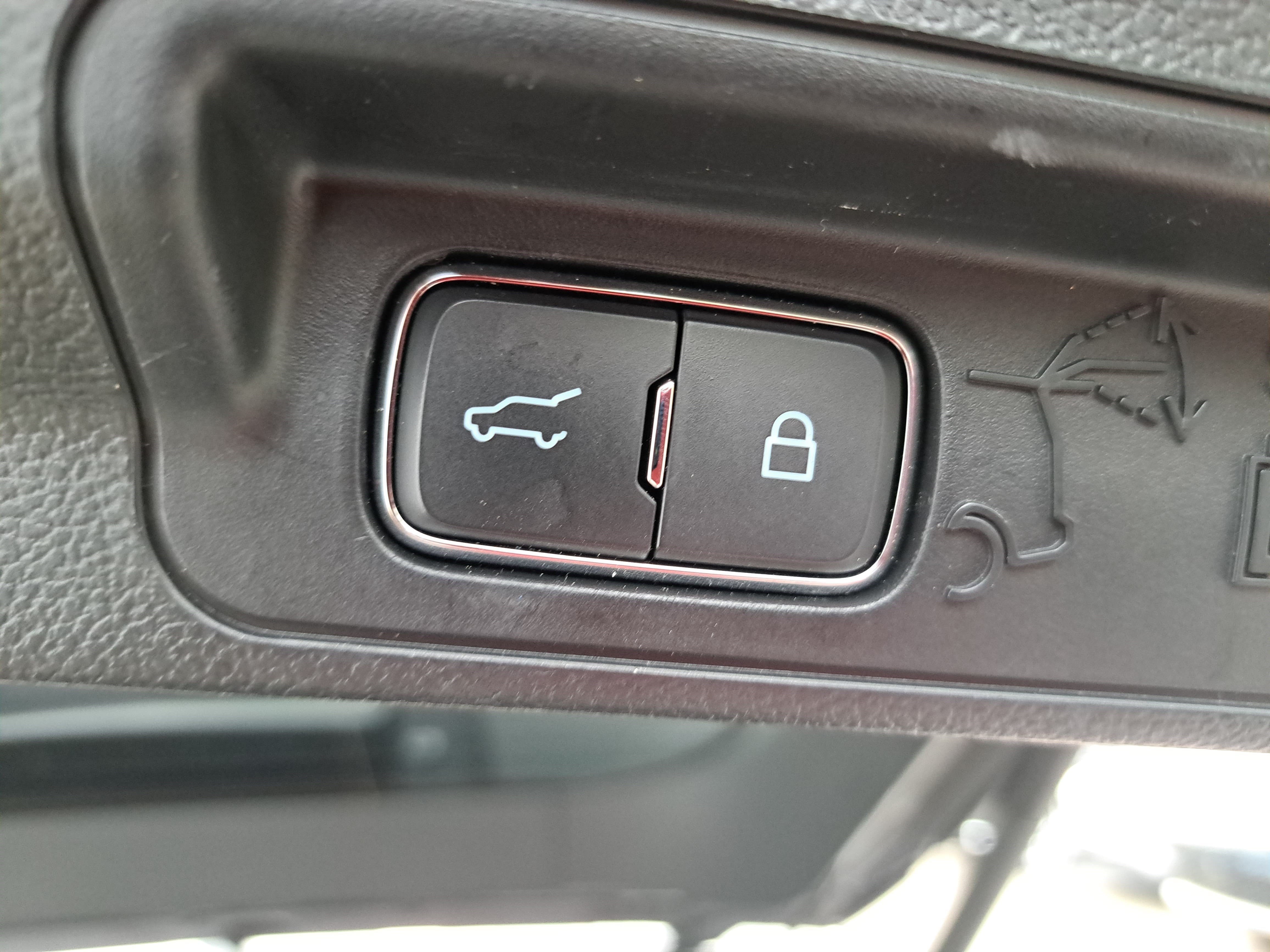 Used 2023 Ford Explorer XLT w/ Equipment Group 202A RWD image 14
