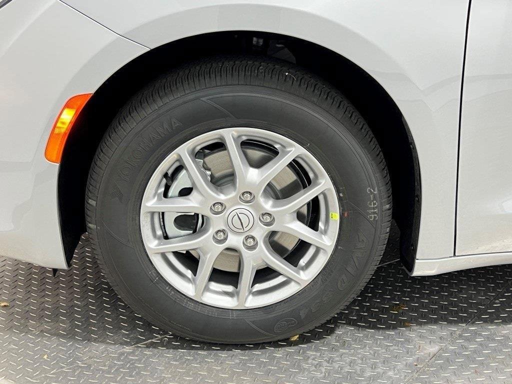 New 2026 Chrysler Voyager LX image 8