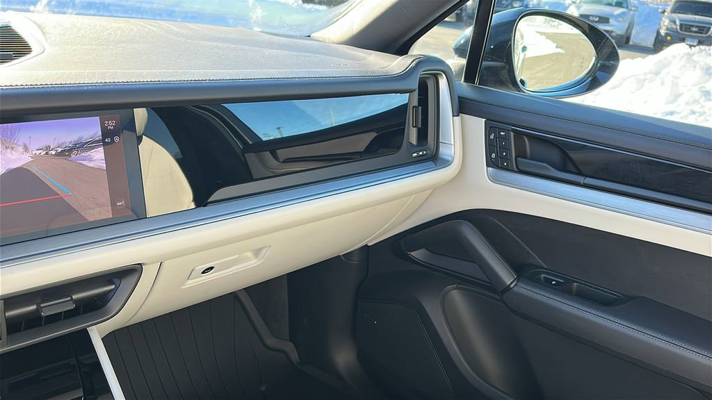 Used 2024 Porsche Cayenne Coupe image 19