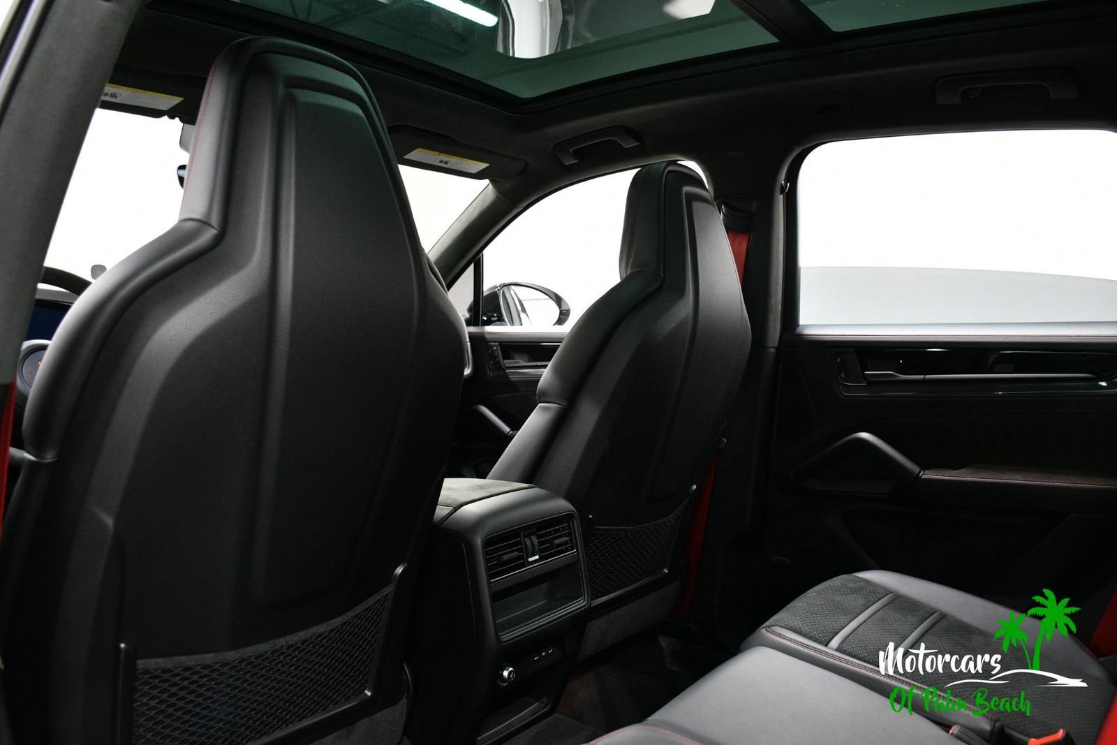 Used 2025 Porsche Cayenne GTS AWD/4WD image 60