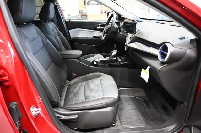 New 2026 Chevrolet Trax LT w/ Driver Confidence Package FWD image 10
