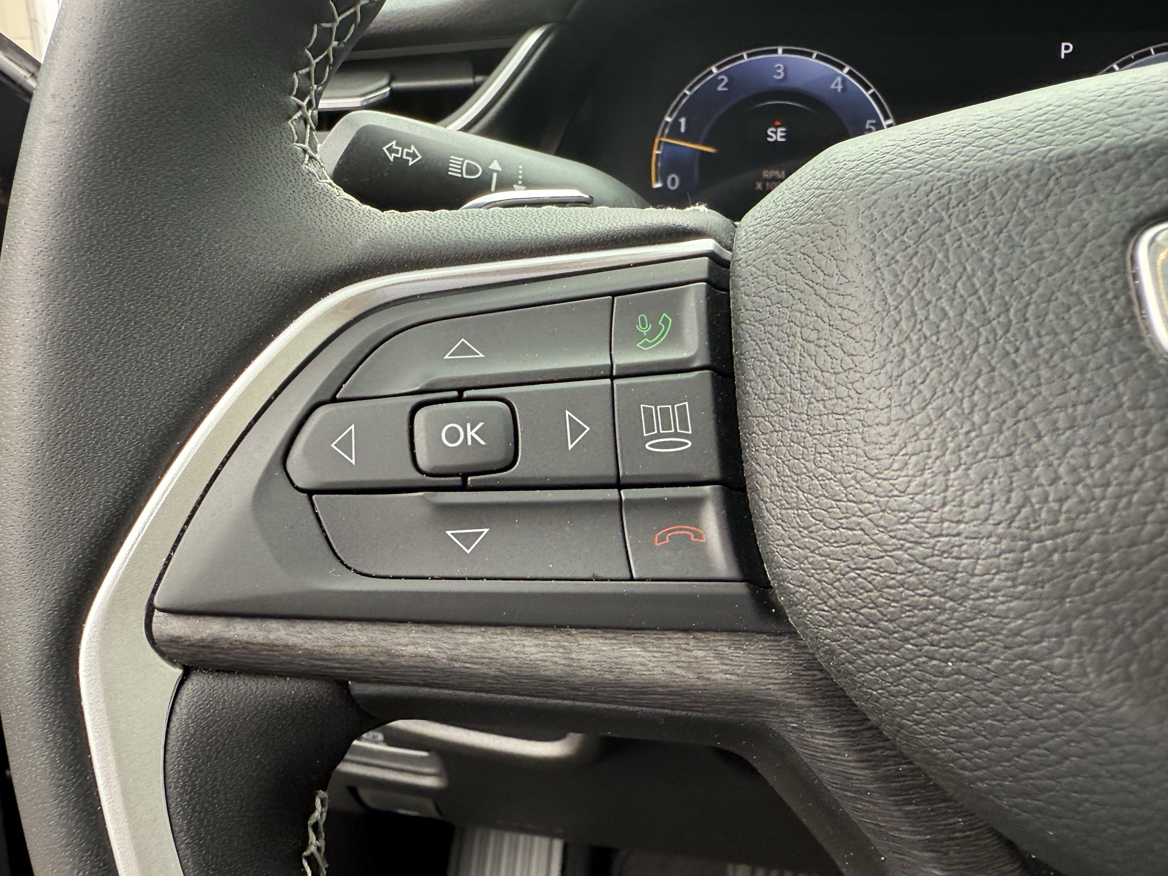 Used 2024 Jeep Grand Cherokee Limited w/ Luxury Tech Group II image 21