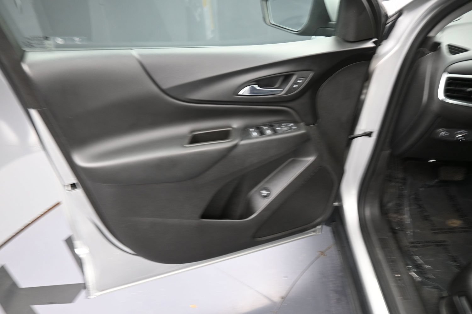 Used 2019 Chevrolet Equinox LT FWD image 13