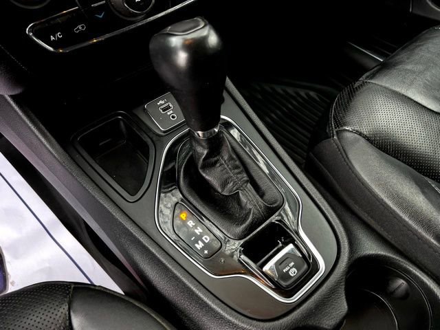 Used 2019 Jeep Cherokee Limited FWD image 35