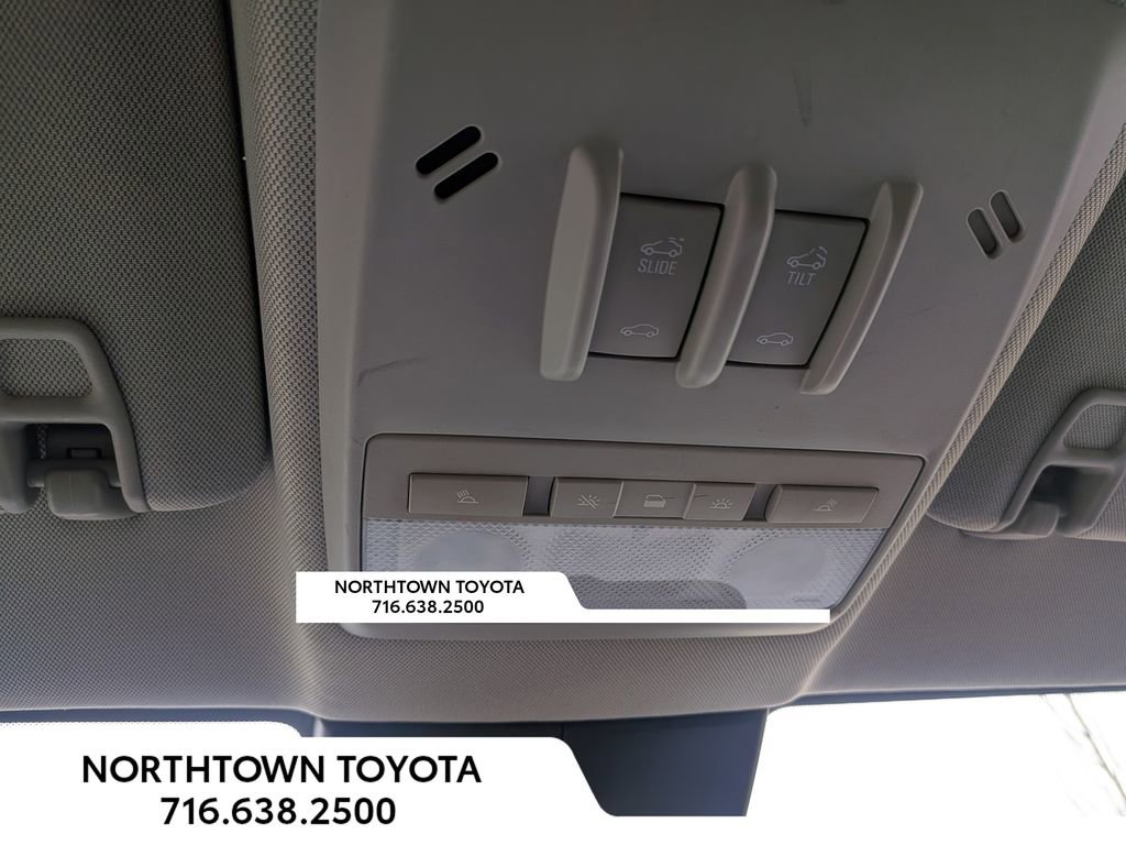 Used 2018 Buick Encore Sport Touring AWD/4WD image 25