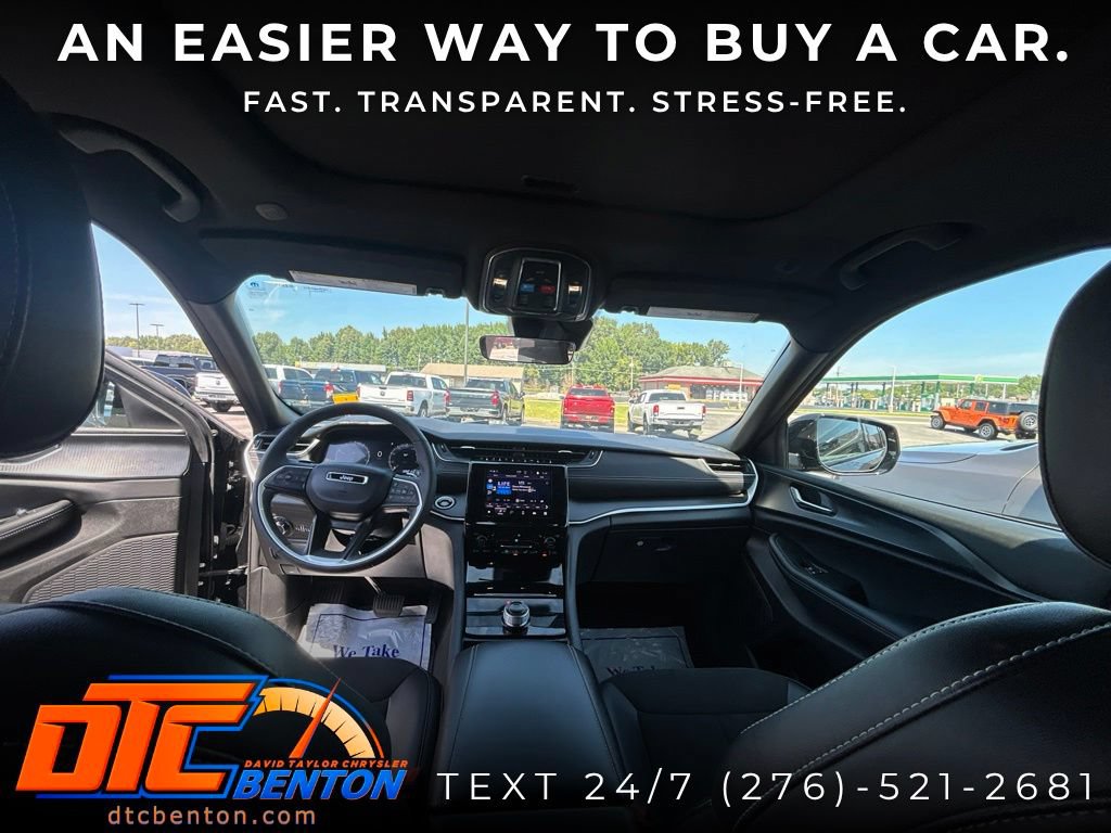 Used 2025 Jeep Grand Cherokee Altitude AWD/4WD image 23