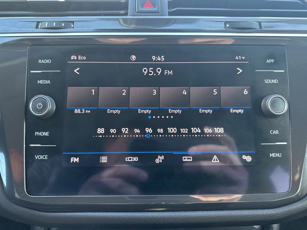 Used 2022 Volkswagen Tiguan SE image 24