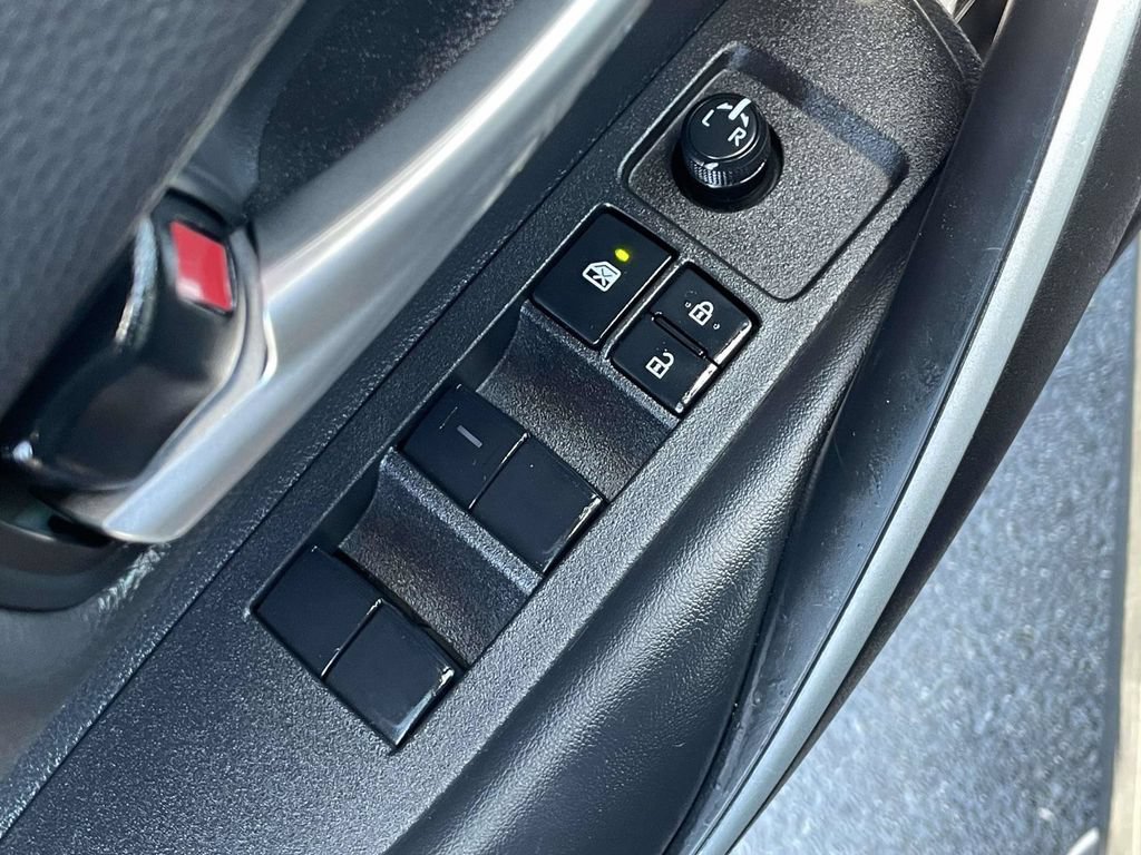 Used 2025 Toyota Corolla SE FWD image 24