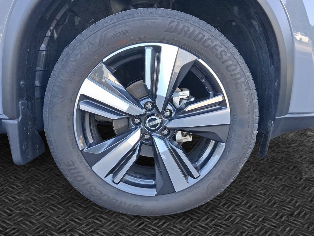 Used 2025 Nissan Rogue SL w/ SL Premium Package FWD image 11