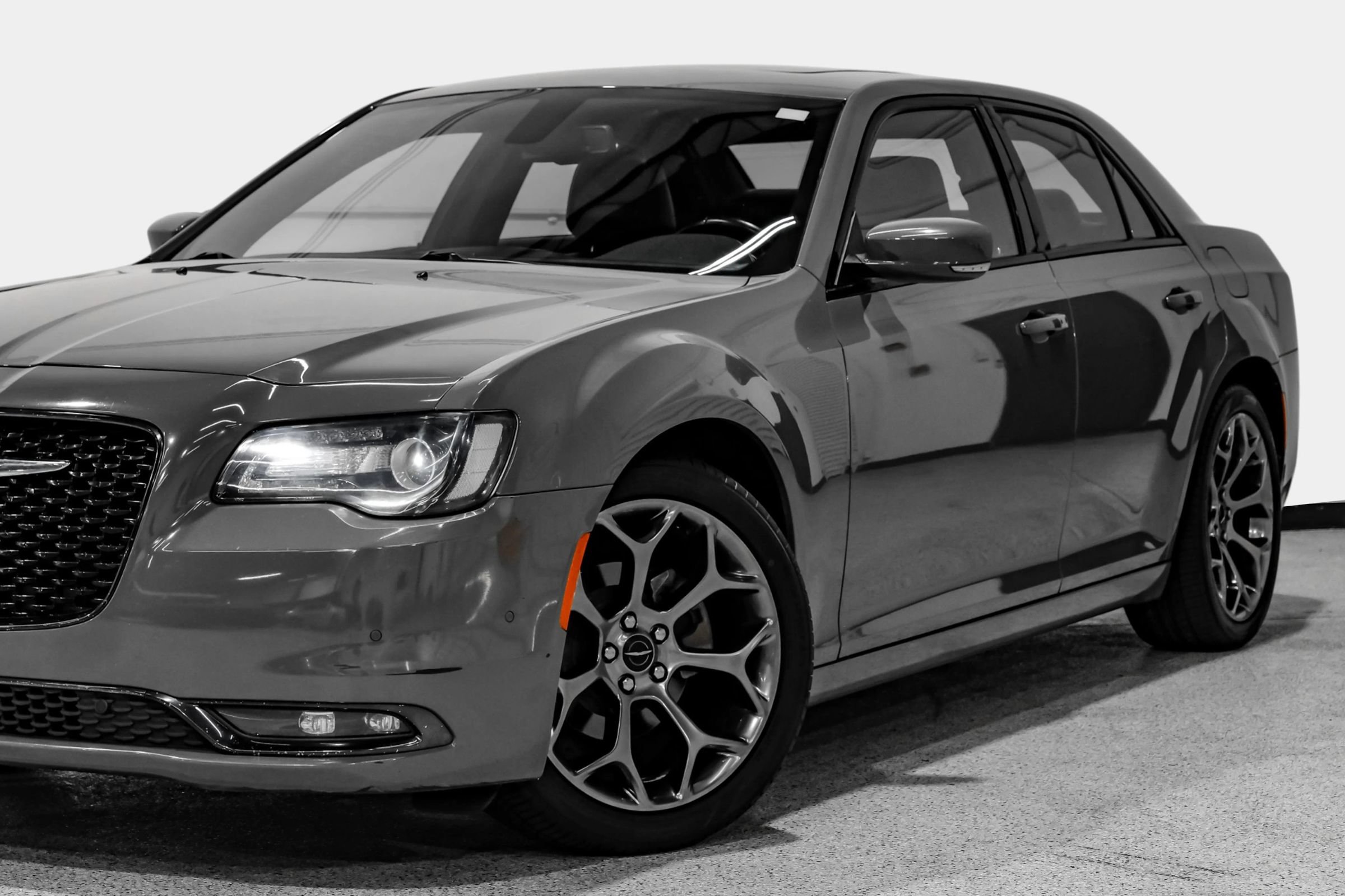 Used 2018 Chrysler 300 S w/ 300S Premium Group RWD image 11