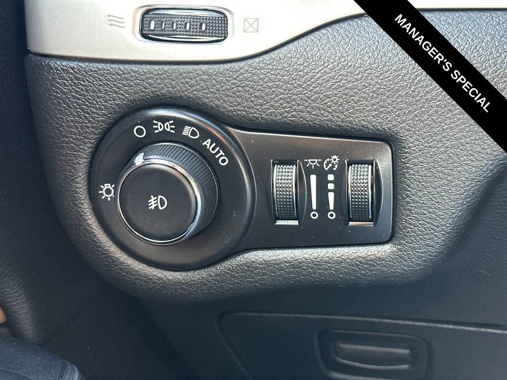 Used 2015 Jeep Cherokee Limited image 27