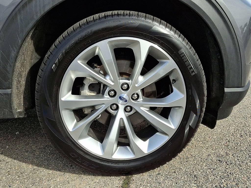 Used 2023 Ford Explorer Platinum w/ Technology Package image 9