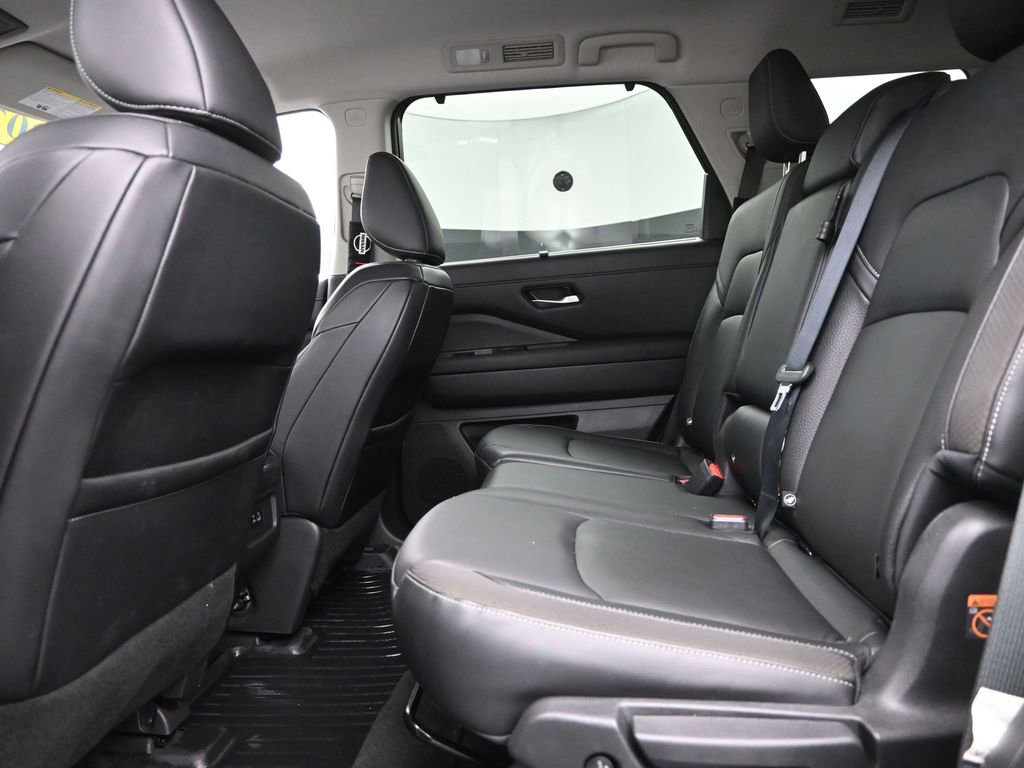 Used 2022 Nissan Pathfinder SL image 13
