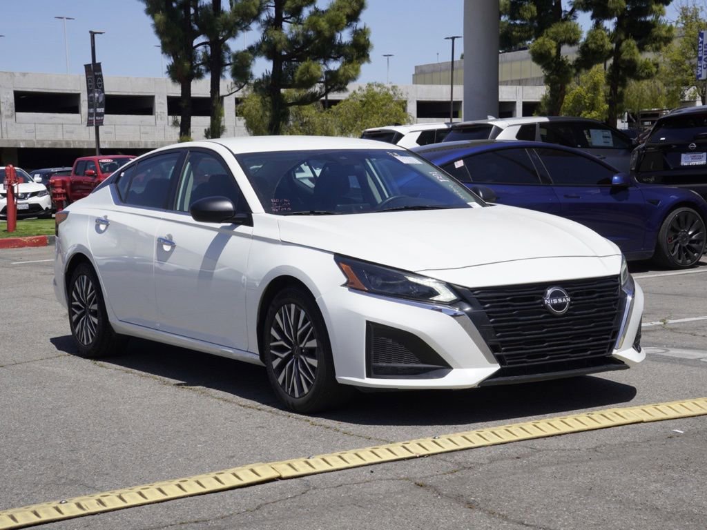 Certified 2024 Nissan Altima 2.5 SV FWD image 2