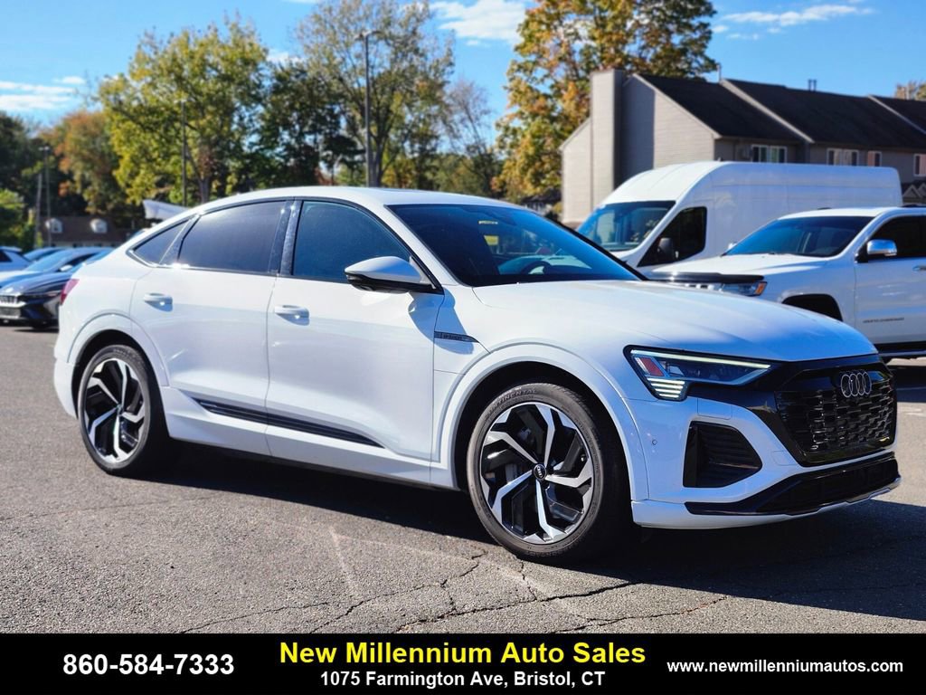 Used 2024 Audi Q8 e-tron Prestige w/ Prestige Package image 7