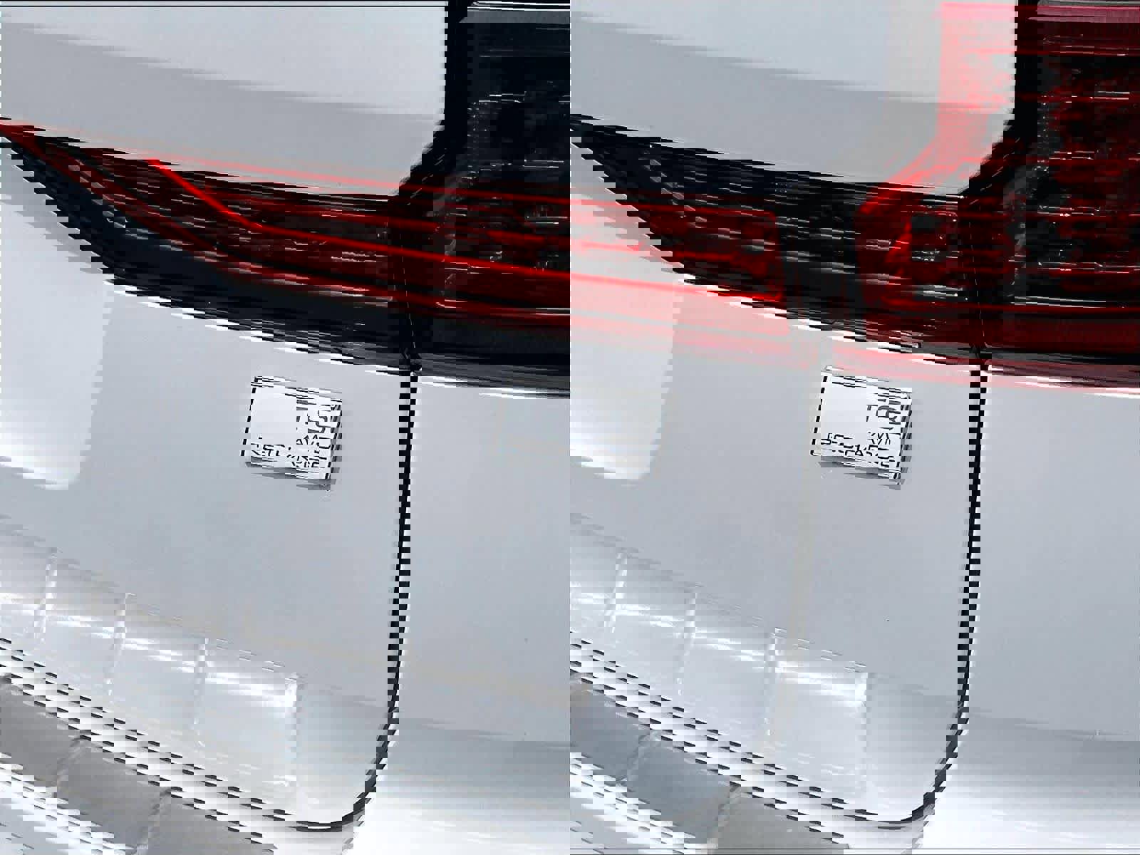 Used 2021 Volvo XC60 T8 Inscription w/ Advanced Package image 10