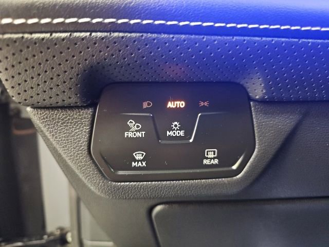 Used 2025 Volkswagen Atlas Cross Sport SEL R-Line image 17